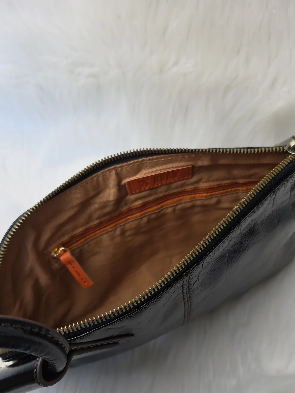 HOBO‎ Sable Brown Distressed Leather Ring Circular Strap Party Wristlet Clutch